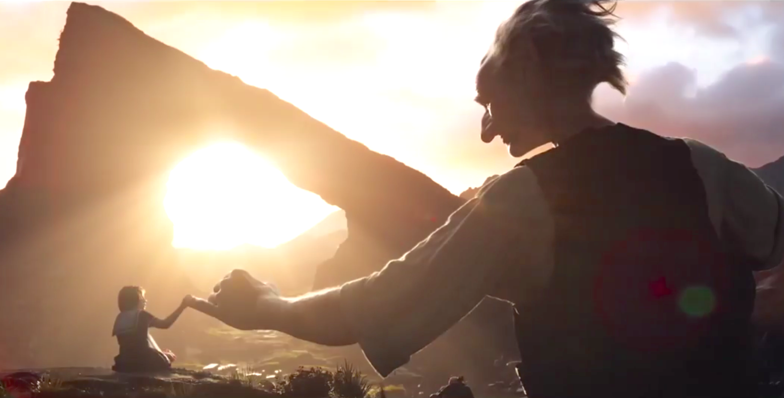 The BFG (2016), Ruby Barnhill, Mark Rylance as The Big Friendly Giant